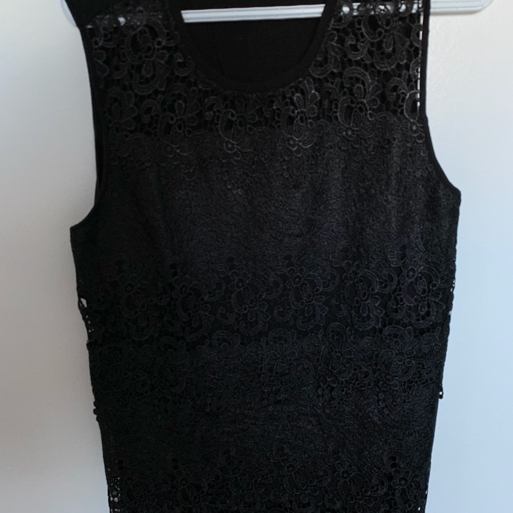 2/45$ 🎉Sleeveless black lace top.